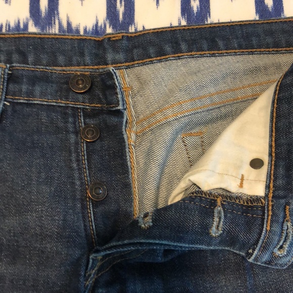 VINTAGE LEVIS CUTOFF JEAN SHORTS- Sz 28 - Picture 2 of 5